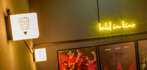 PAMcinema - Kinoinstallation; Wandbeleuchtung; LED Schrift